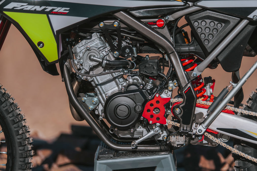 XEF 125 NOIRE MOTEUR