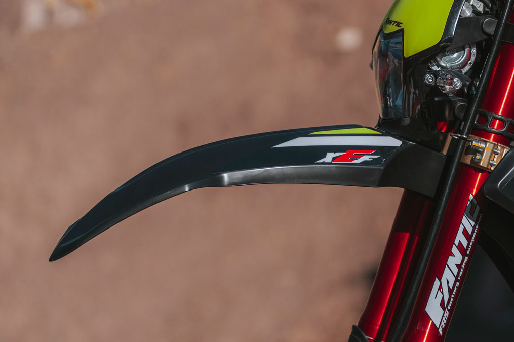 XEF 125 NOIRE GARDE BOUE