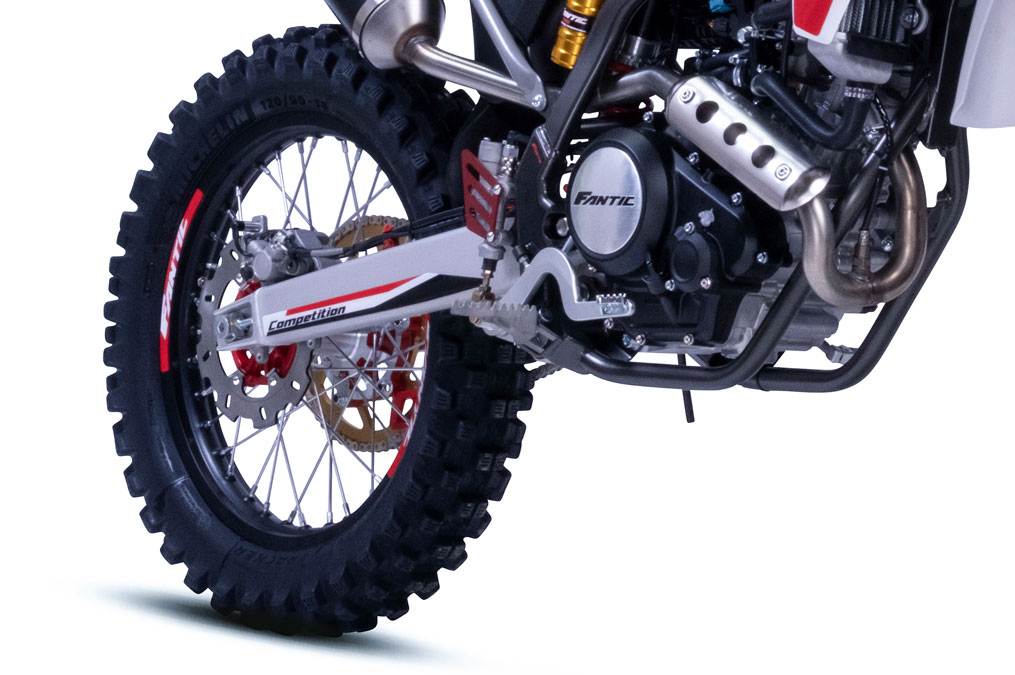 XEF 125 BLANCHE ROUE ARRIERE