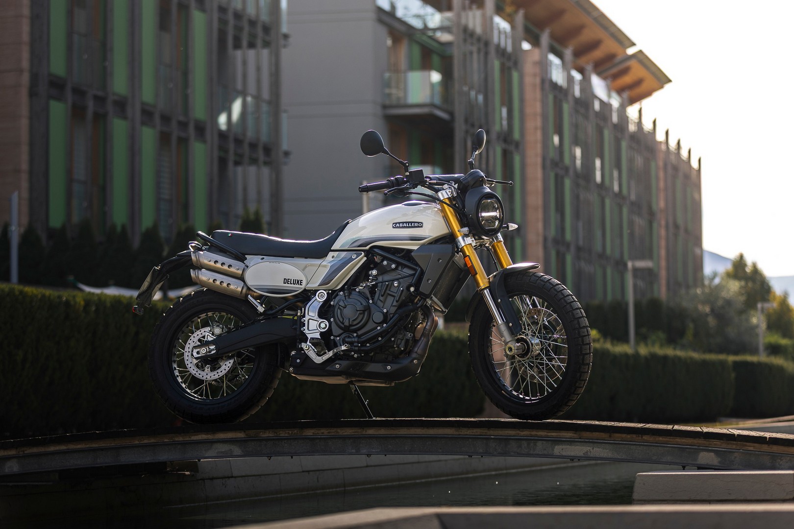 CABALLERO 700 SCRAMBLER FANTIC CUERS DANS LE VAR 83 PACA TRC MOTO